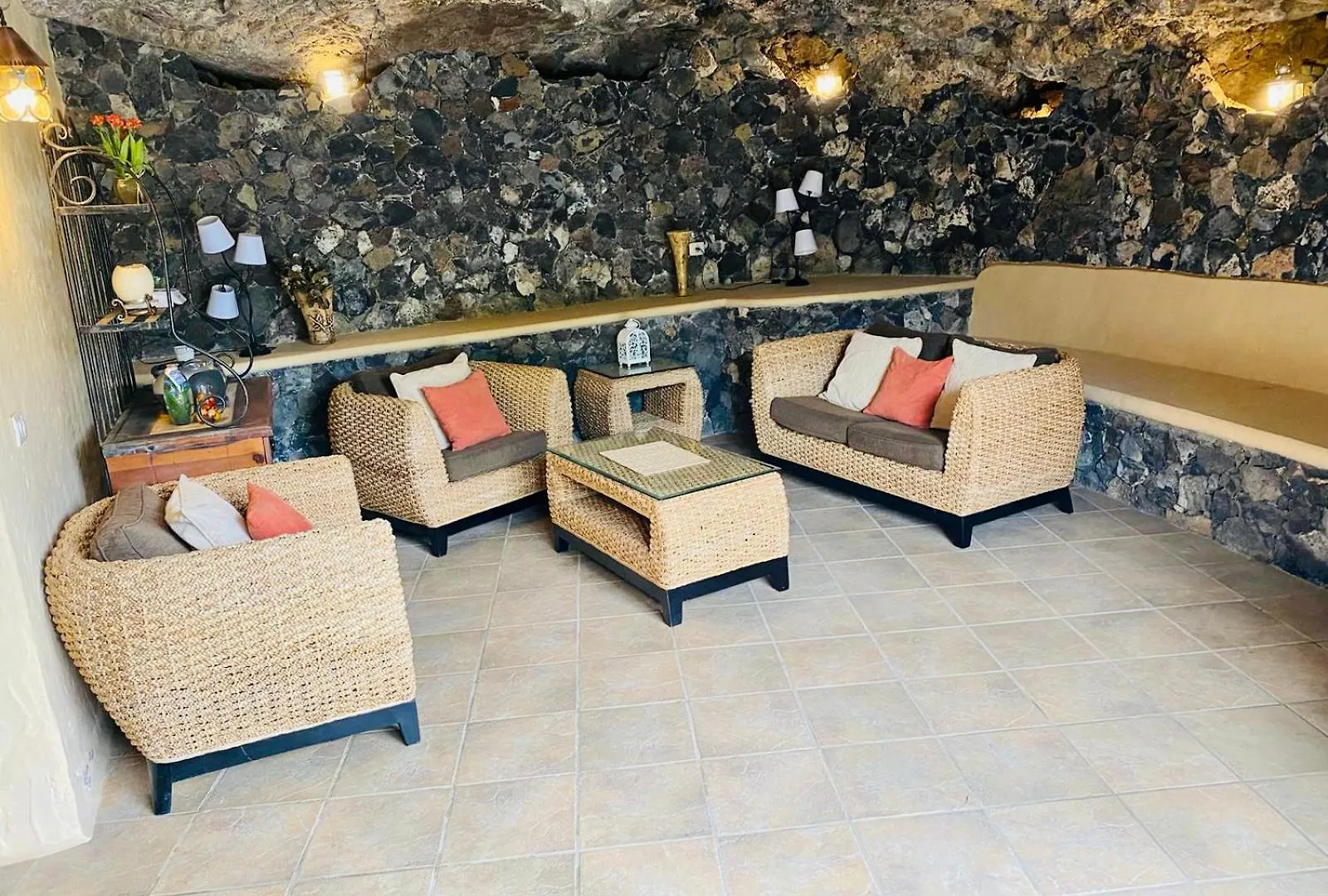 Villa Finca Toredo Large Heated Pool,Hot Tub,Bar/Games Room,Gym,Cave, Free Wifi Atogo Spain