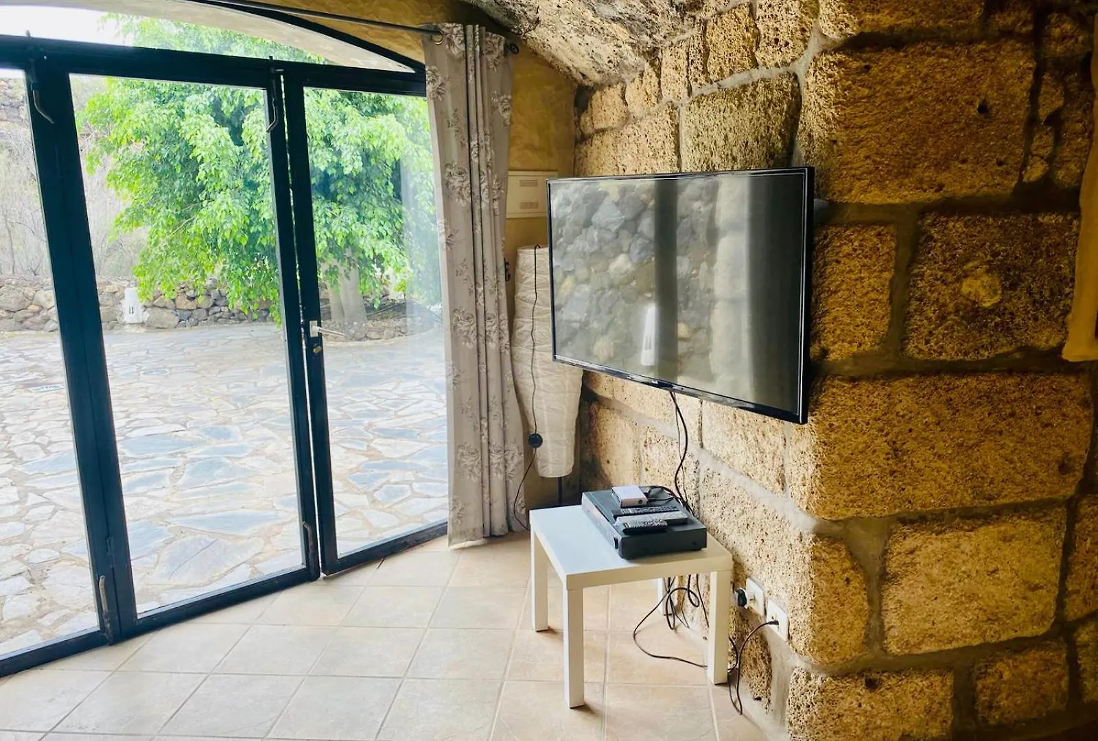 Finca Toredo Large Heated Pool,Hot Tub,Bar/Games Room,Gym,Cave, Free Wifi Atogo Villa