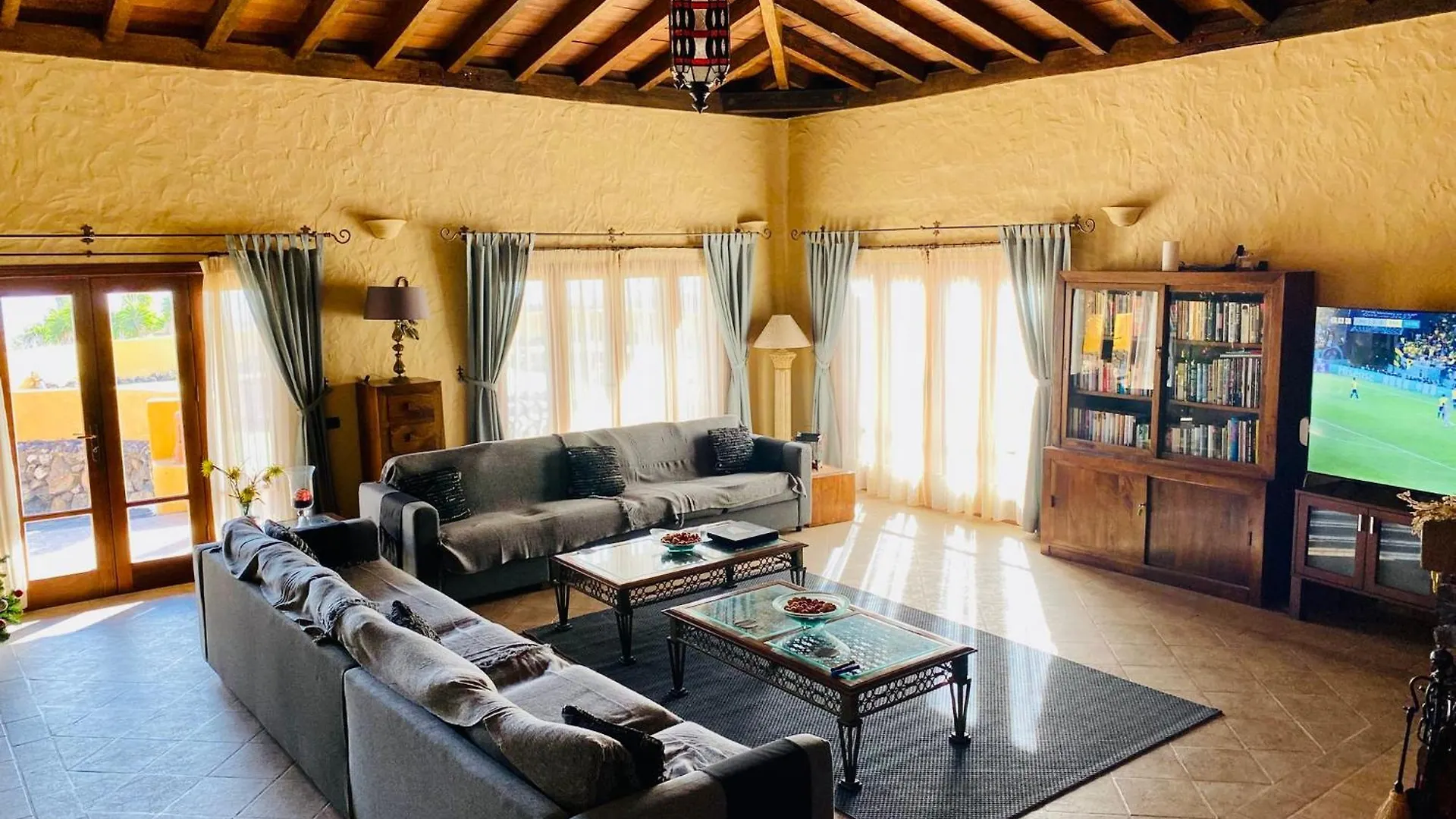 Finca Toredo Large Heated Pool,Hot Tub,Bar/Games Room,Gym,Cave, Free Wifi Atogo Villa
