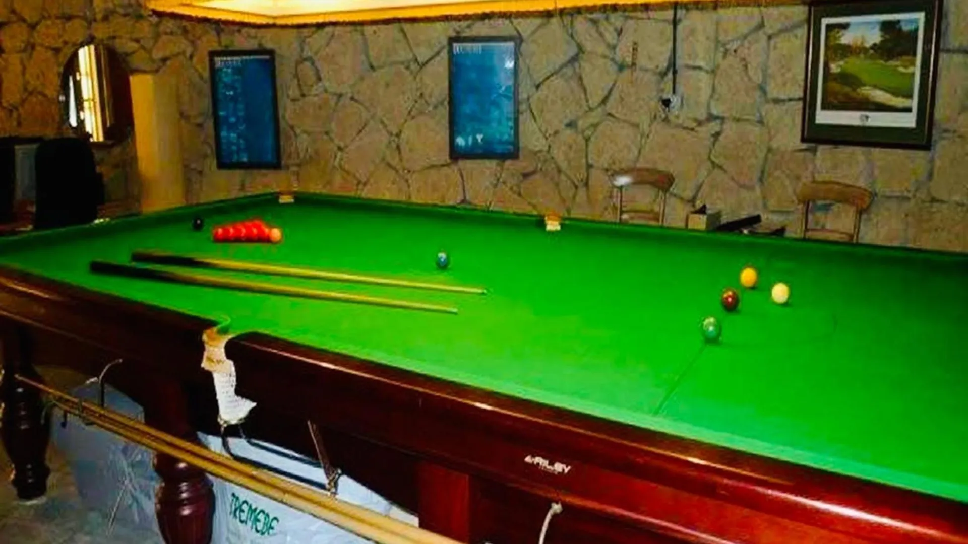 Large Heated Pool, Hot Tub, Bar, Games Room, Gym, 2 Caves, New Outdoor Kitchen