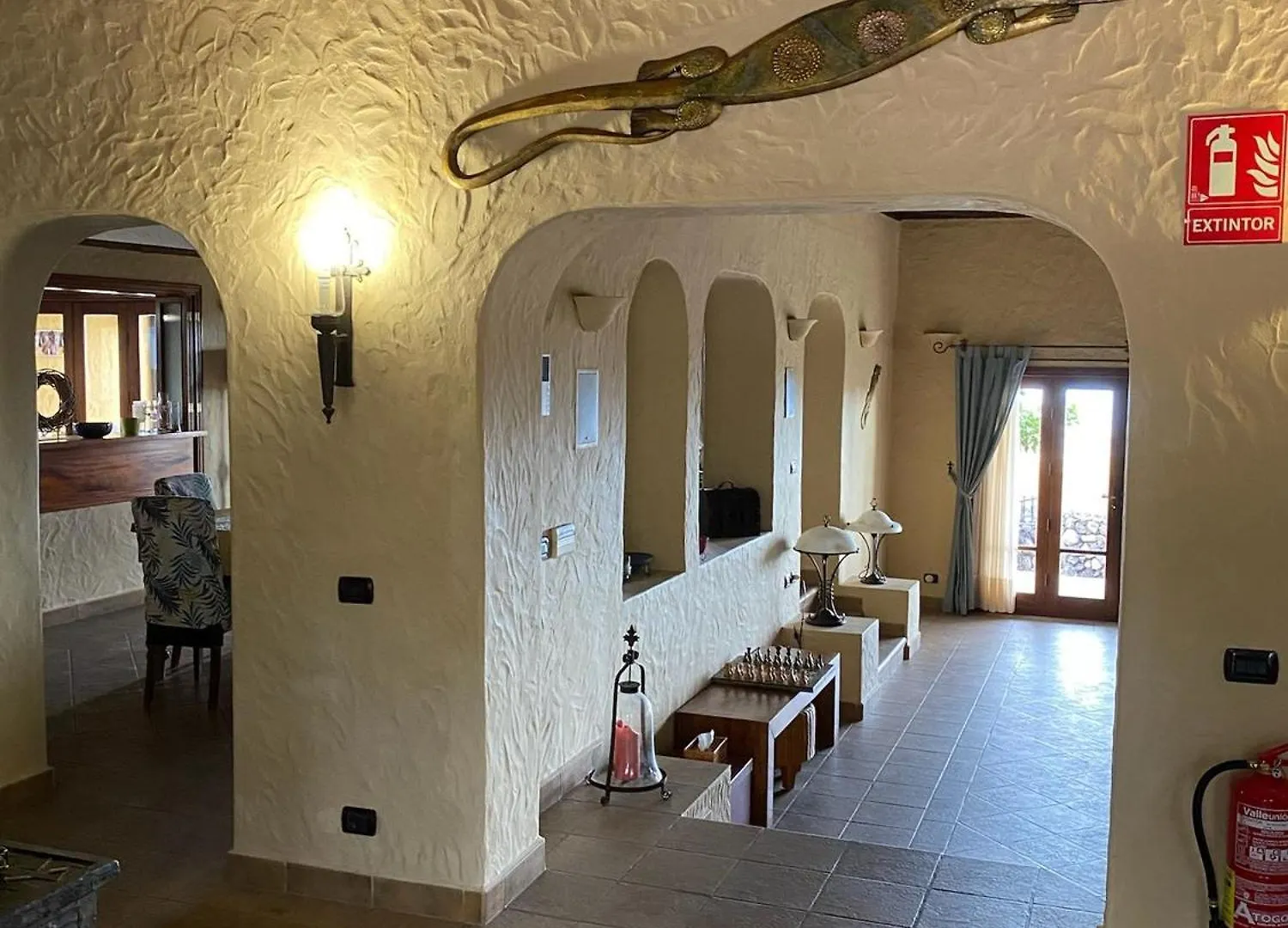 Large Heated Pool, Hot Tub, Bar, Games Room, Gym, 2 Caves, New Outdoor Kitchen