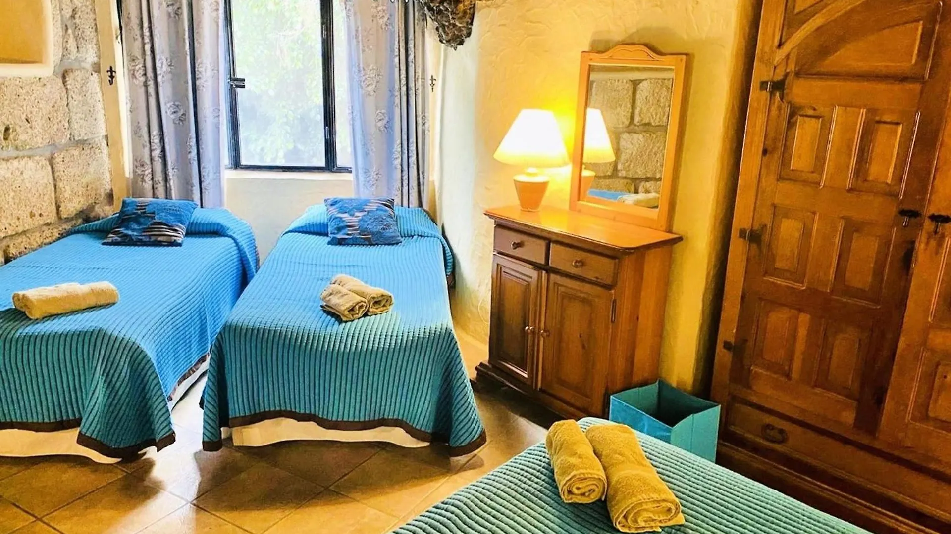 Finca Toredo Large Heated Pool,Hot Tub,Bar/Games Room,Gym,Cave, Free Wifi Atogo 0*,  Spanje