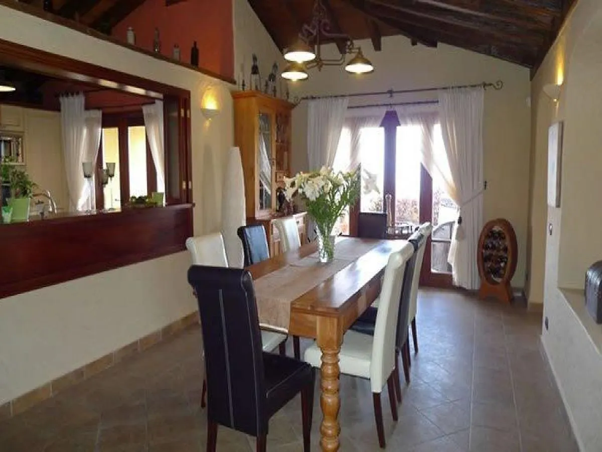 Finca Toredo Large Heated Pool,Hot Tub,Bar/Games Room,Gym,Cave, Free Wifi Atogo Villa