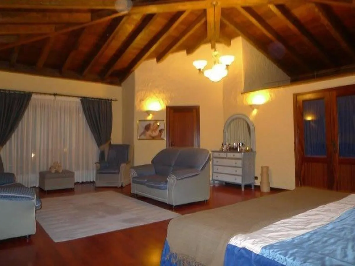 Finca Toredo Large Heated Pool,Hot Tub,Bar/Games Room,Gym,Cave, Free Wifi Atogo