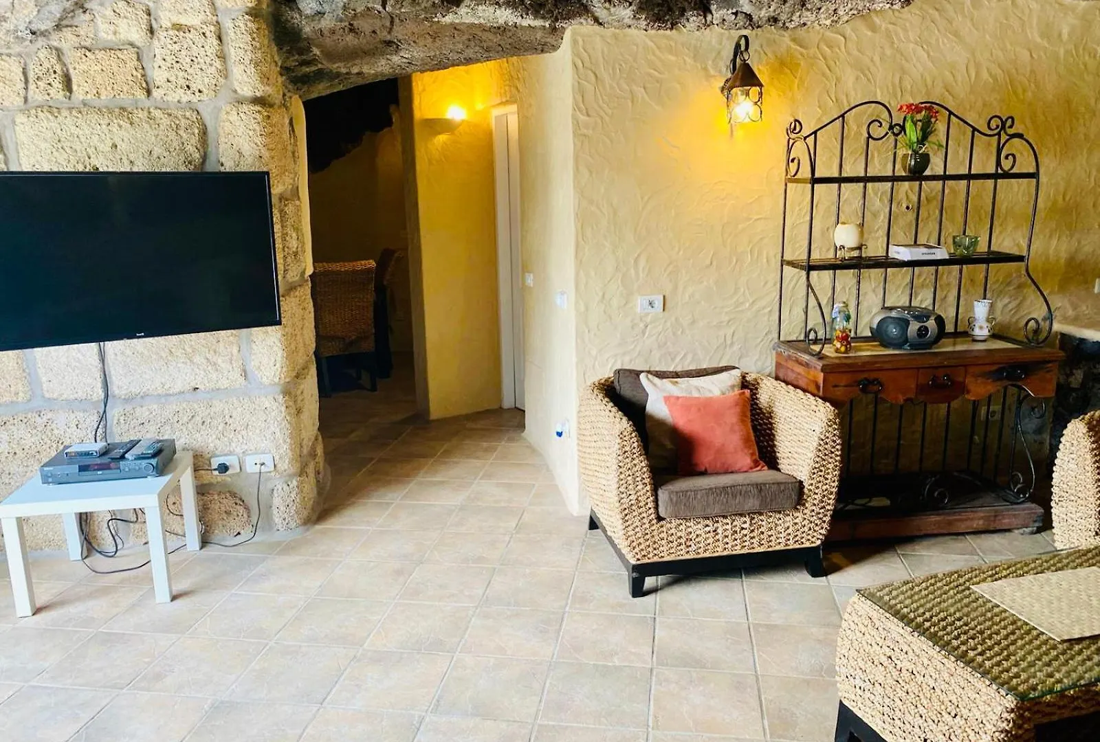 Finca Toredo Large Heated Pool,Hot Tub,Bar/Games Room,Gym,Cave, Free Wifi Atogo Villa