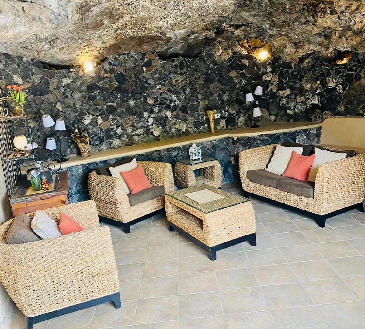 Finca Toredo Large Heated Pool,Hot Tub,Bar/Games Room,Gym,Cave, Free Wifi Atogo 0*,  Spain